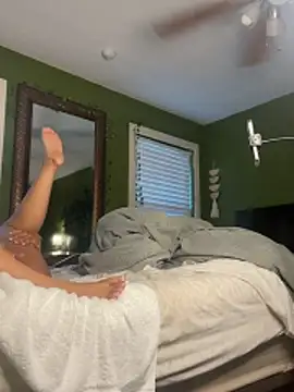 Snapshot of caramel__cremes chatting on 11.17.25 caramel cremes online show from 11.17.25