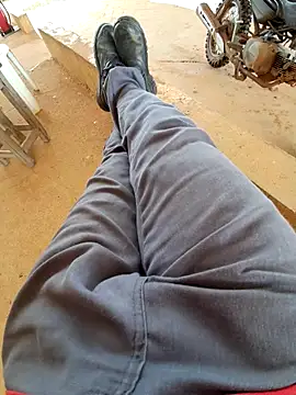 Snapshot of Negodabenga chatting on 11.23.25 Negodabenga online show from 11.23.25