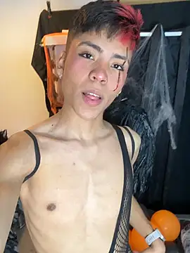 MaxiWildd online show from 10.31.25