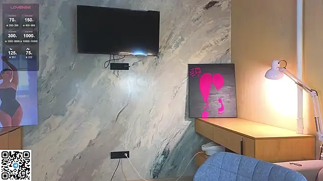 Snapshot of miss_bubbles_ chatting on 10.30.25 miss bubbles online show from 10.30.25