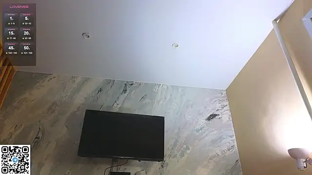 Snapshot of miss_bubbles_ chatting on 11.03.25 miss bubbles online show from 11.03.25