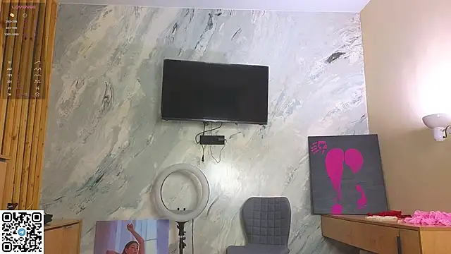 Snapshot of miss_bubbles_ chatting on 11.22.25 miss bubbles online show from 11.22.25