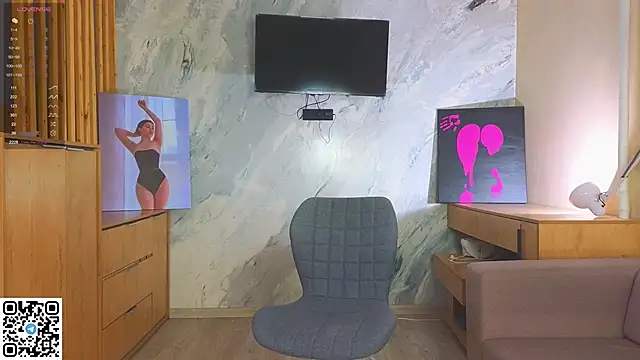 Snapshot of miss_bubbles_ chatting on 11.30.25 miss bubbles online show from 11.30.25