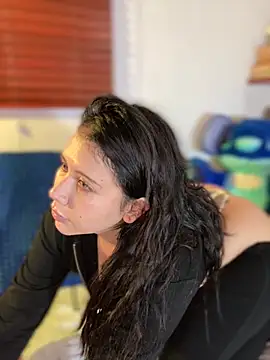 snow doll online show from 10.28.25