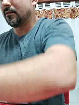 Snapshot of Bradd_32 chatting on 11.10.25 Bradd 32 online show from 11.10.25