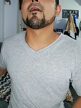 Snapshot of Bradd_32 chatting on 11.30.25 Bradd 32 online show from 11.30.25