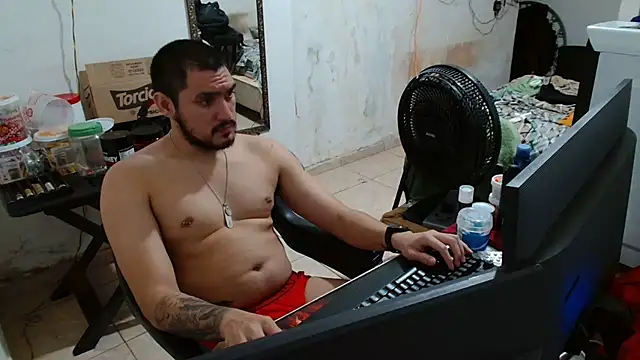 Snapshot of Leonino231 chatting on 10.17.25 Leonino231 online show from 10.17.25