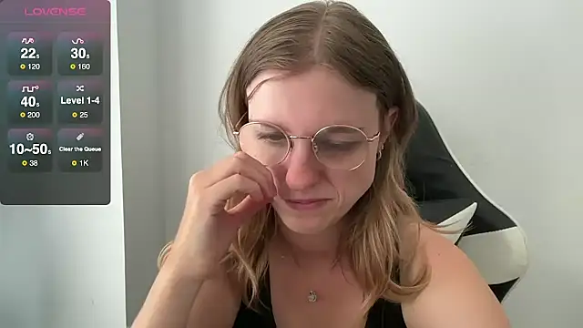 Snapshot of BustyKellyXXX chatting on 09.19.25 BustyKellyXXX online show from 09.19.25