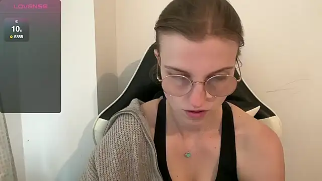 Snapshot of BustyKellyXXX chatting on 10.10.25 BustyKellyXXX online show from 10.10.25