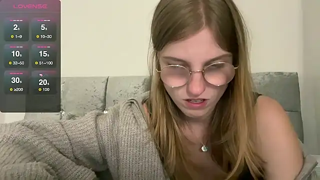 Snapshot of BustyKellyXXX chatting on 10.11.25 BustyKellyXXX online show from 10.11.25