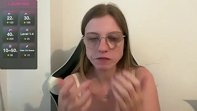 Snapshot of BustyKellyXXX chatting on 10.22.25 BustyKellyXXX online show from 10.22.25