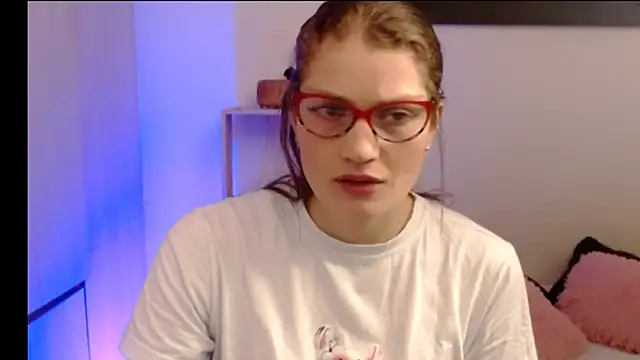 Snapshot of Camila-ventura chatting on 06.15.26 Camila-ventura online show from 06.15.26