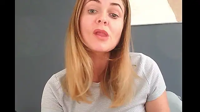 Snapshot of Ginger-bb chatting on 09.20.25 Ginger-bb online show from 09.20.25