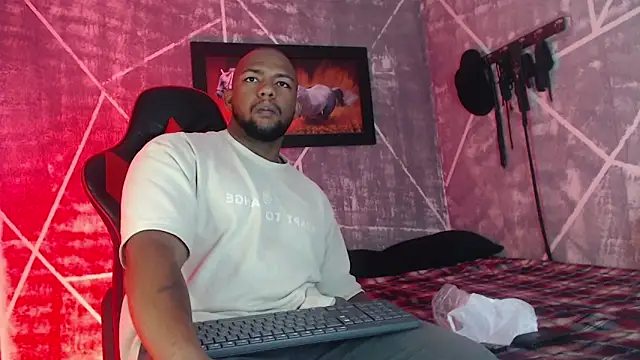 Snapshot of big_blackmen19 chatting on 12.04.25 big blackmen19 online show from 12.04.25