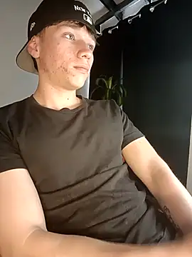 Snapshot of Logan_sixxer chatting on 09.25.25 Logan sixxer online show from 09.25.25