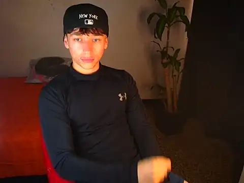 Snapshot of Logan_sixxer chatting on 10.03.25 Logan sixxer online show from 10.03.25