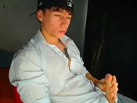 Snapshot of Logan_sixxer chatting on 10.11.25 Logan sixxer online show from 10.11.25