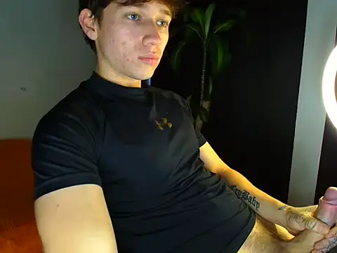 Snapshot of Logan_sixxer chatting on 11.08.25 Logan sixxer online show from 11.08.25