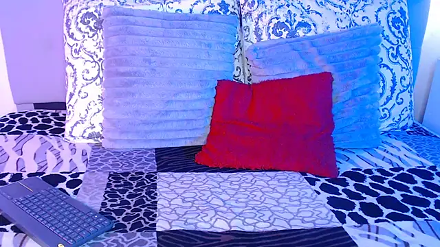 pocahontamoon online show from 04.16.26