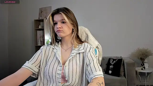 Kati Li online show from 11.17.25