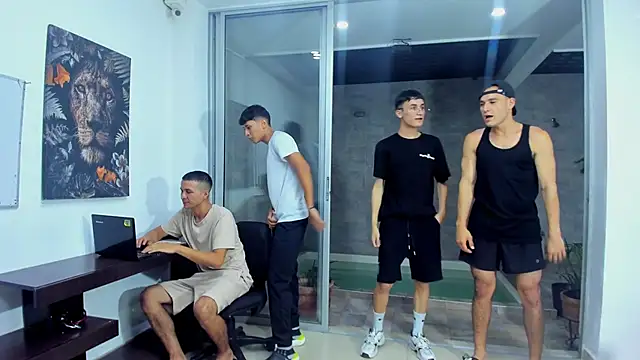 Snapshot of Crazymen_hot chatting on 09.15.25 Crazymen hot online show from 09.15.25