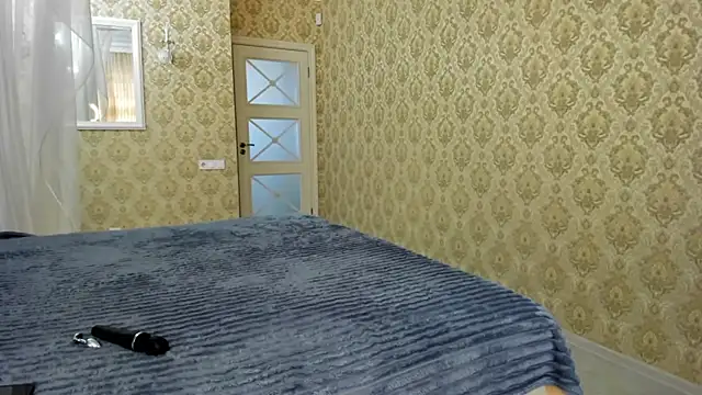 sofielovely  online show from 10.02.25