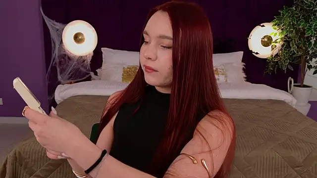 NoraHaynes online show from 11.02.25