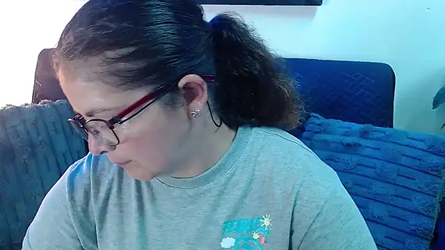Snapshot of Linda_banks_ chatting on 06.19.26 Linda banks online show from 06.19.26