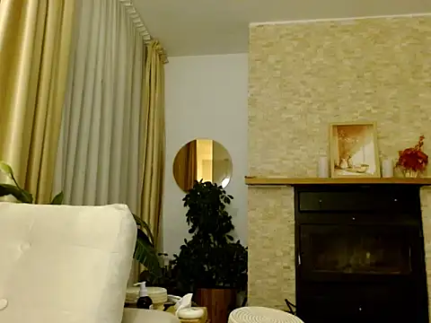 Snapshot of EliseBliss69 chatting on 10.27.25 EliseBliss69 online show from 10.27.25