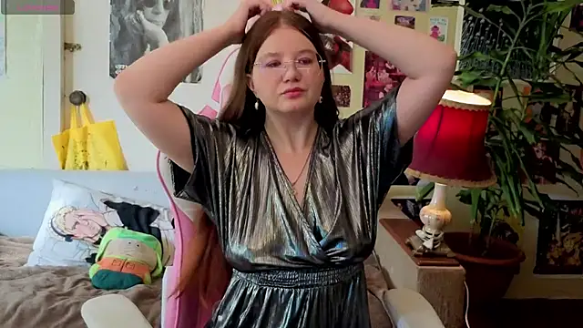 Sienna-Cow online show from 10.04.25