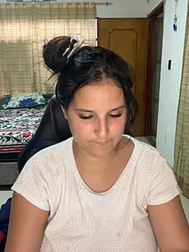 Alina0 online show from 10.25.25