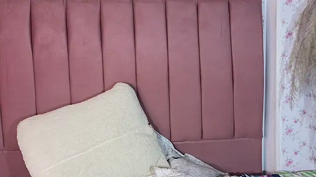 Hela Collins online show from 09.28.25