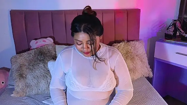 Hela Collins online show from 04.23.26