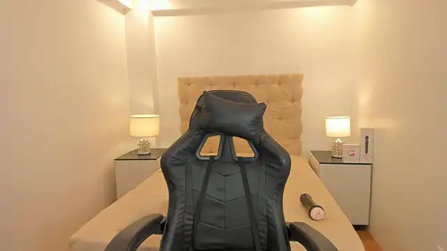 lovableXnaughty lily online show from 11.11.25