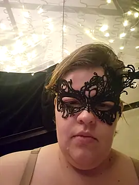 Snapshot of VeiledMuse chatting on 10.02.25 VeiledMuse online show from 10.02.25