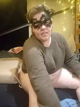 Snapshot of VeiledMuse chatting on 10.27.25 VeiledMuse online show from 10.27.25