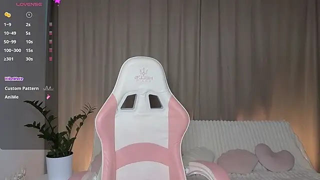 Snapshot of AlexsisFaee chatting on 09.29.25 AlexsisFaee online show from 09.29.25