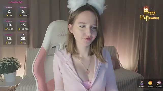 Snapshot of AlexsisFaee chatting on 10.27.25 AlexsisFaee online show from 10.27.25