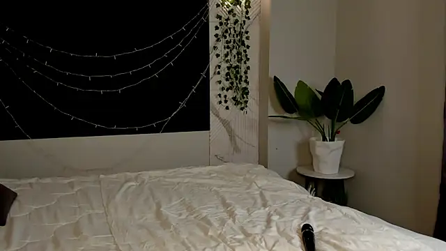Snapshot of MalvinaDream chatting on 04.15.26 MalvinaDream online show from 04.15.26