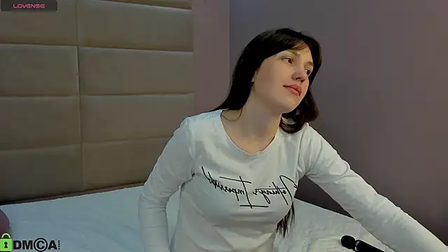 Snapshot of MalvinaDream chatting on 04.21.26 MalvinaDream online show from 04.21.26