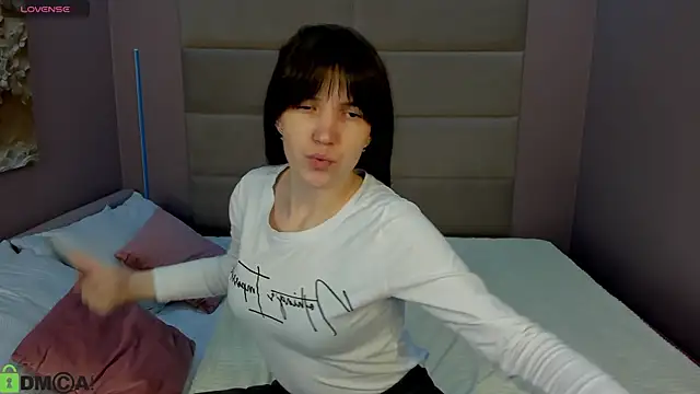 Snapshot of MalvinaDream chatting on 04.22.26 MalvinaDream online show from 04.22.26