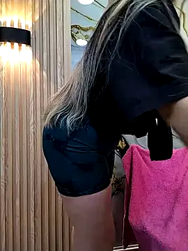  ManuVeelez online show from 10.15.25