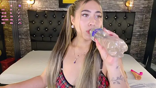  ManuVeelez online show from 10.21.25