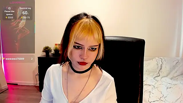 LiyaLuna online show from 11.11.25