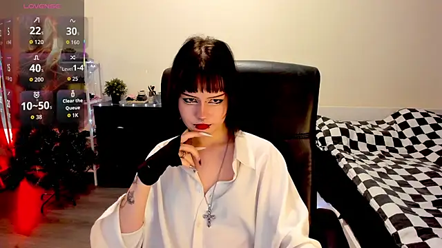 LiyaLuna online show from 12.16.25