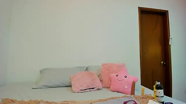 MiiaLane online show from 09.17.25