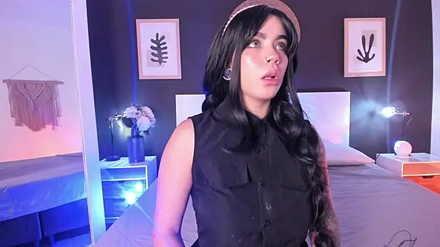 Snapshot of SuccubusDolly chatting on 09.13.25 SuccubusDolly online show from 09.13.25