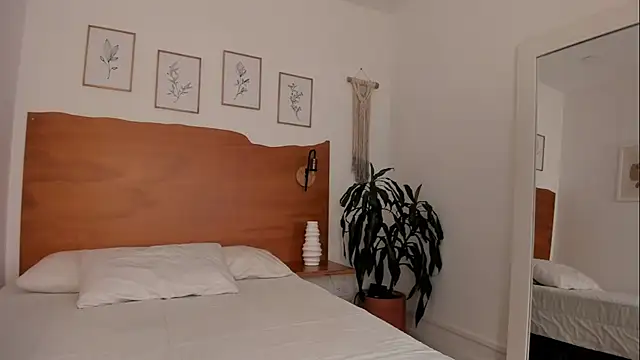 Snapshot of SuccubusDolly chatting on 09.14.25 SuccubusDolly online show from 09.14.25