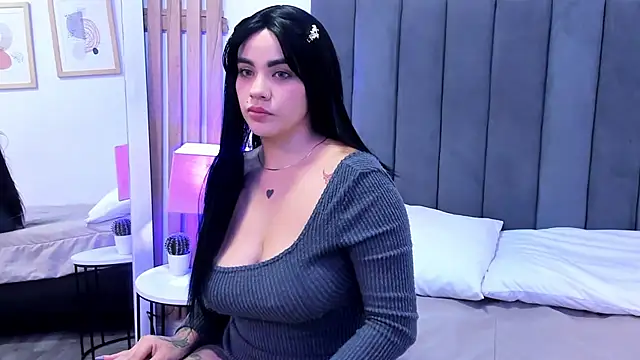 Snapshot of SuccubusDolly chatting on 10.10.25 SuccubusDolly online show from 10.10.25