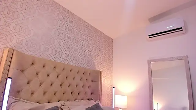 Snapshot of SuccubusDolly chatting on 10.31.25 SuccubusDolly online show from 10.31.25